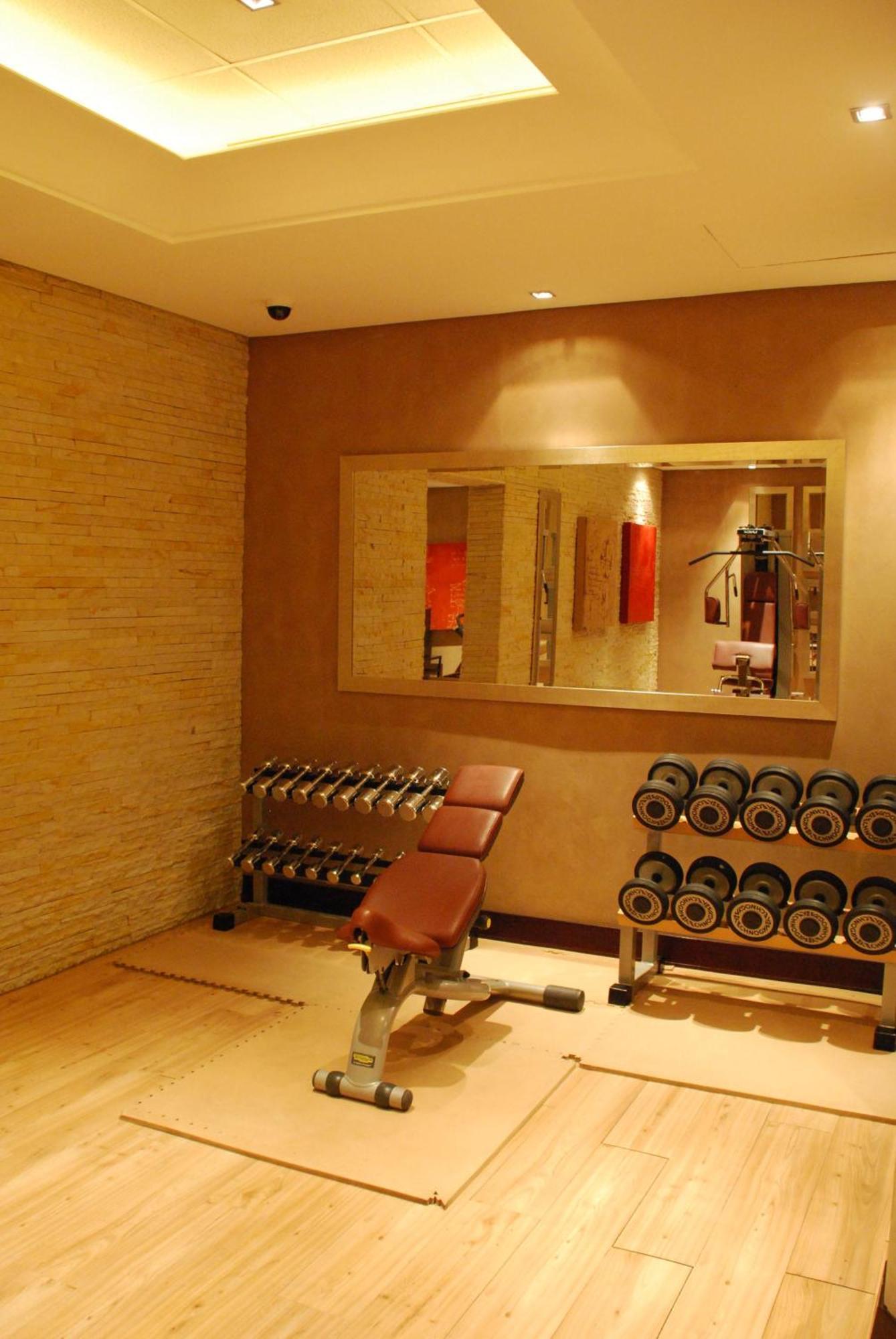 Southern Sun Or Tambo International Airport Kempton Park Exteriér fotografie A gym in Madrid, Spain.